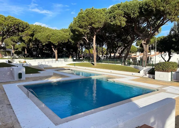 Refugio Junto A Falesia * 올류스 데 아구아