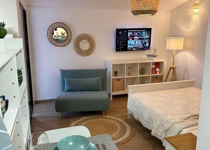 Refugio Junto A Falesia 올류스 데 아구아