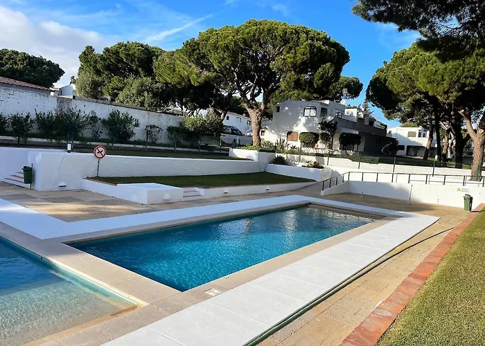 Refugio Junto A Falesia 올류스 데 아구아